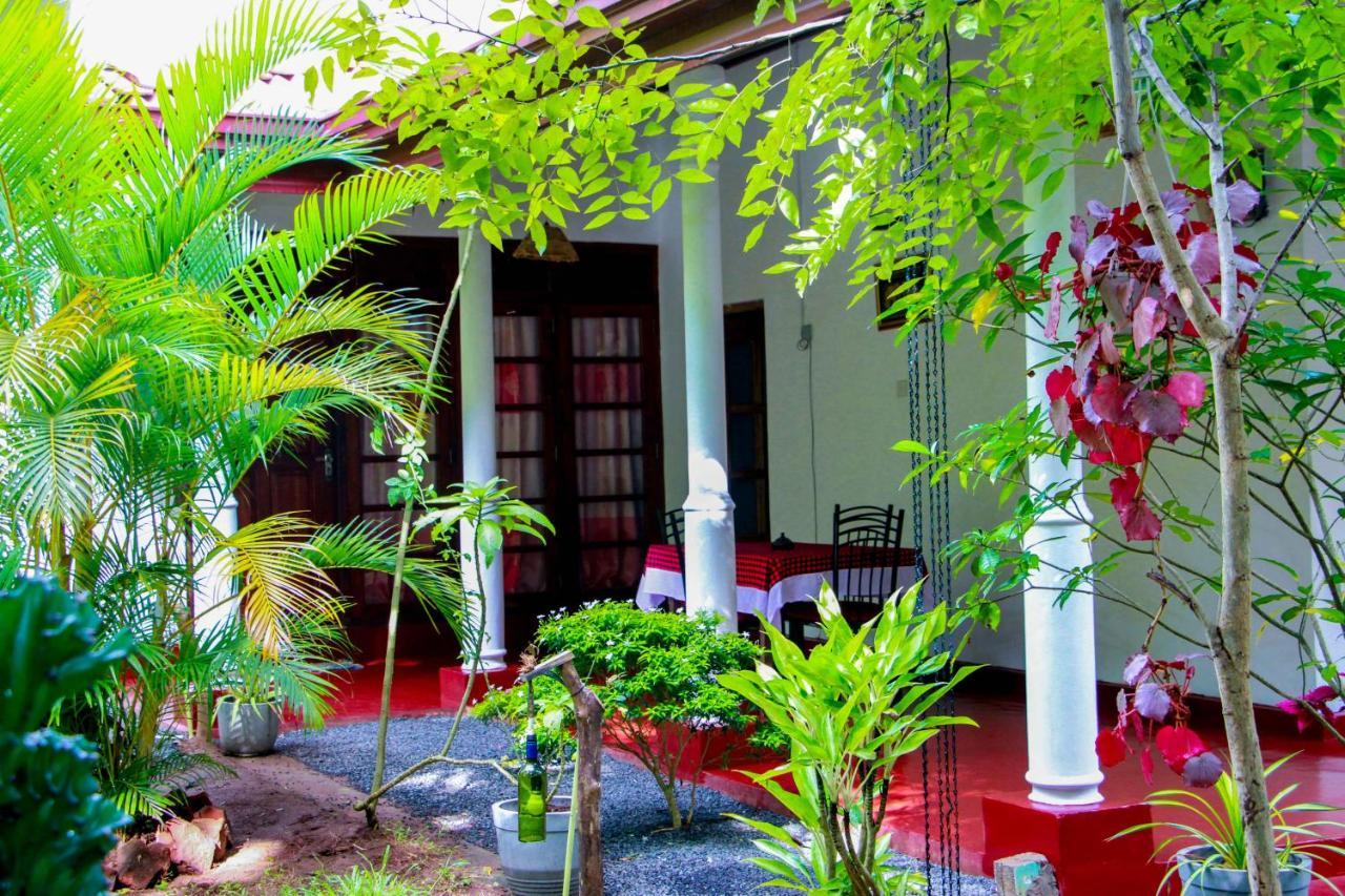 Thathsara Holiday Inn Sigiriya Exterior foto